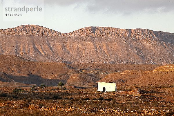 Landschaft in der Nähe des Dorfes Chenini  Chenini  Tunesien.