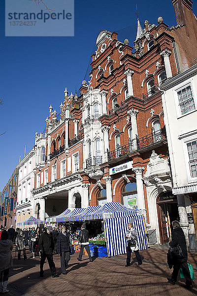 Lloyds Bankgebäude  Cornhill  Ipswich  Suffolk am Markttag