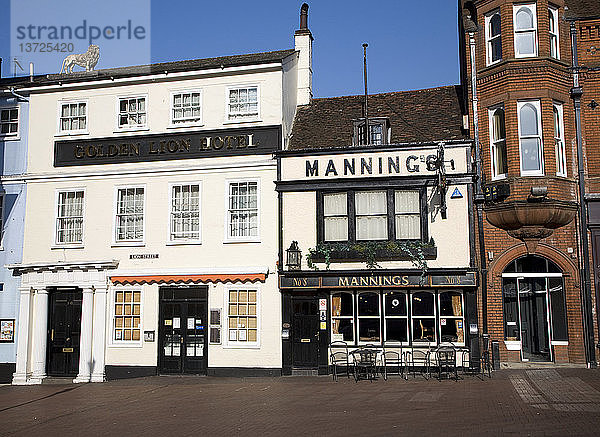 Lion Street im Zentrum von Ipswich  Suffolk  Golden Lion Hotel  Mannings Pub