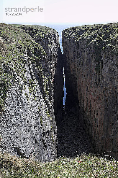 Huntsman´s Leap  Castlemartin-Klippen  Pembrokeshire-Nationalpark  Wales