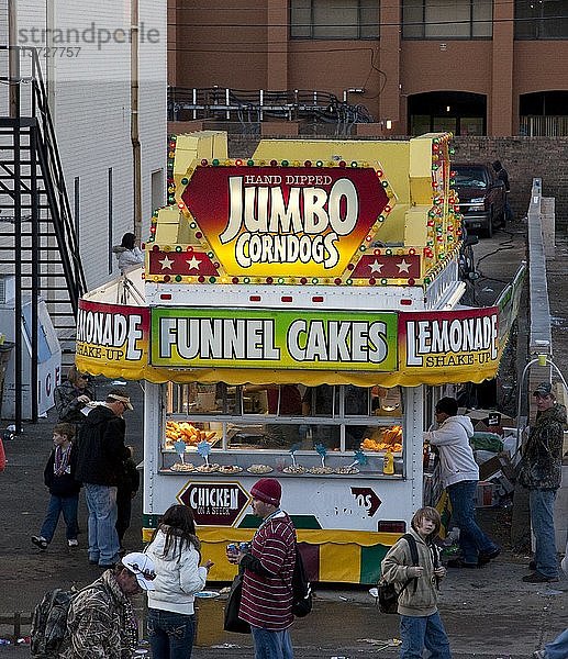 Funnel Cakes gibt es in vielen Geschmacksrichtungen bei der Mardi Gras Feier in Mobile  Alabama 2010