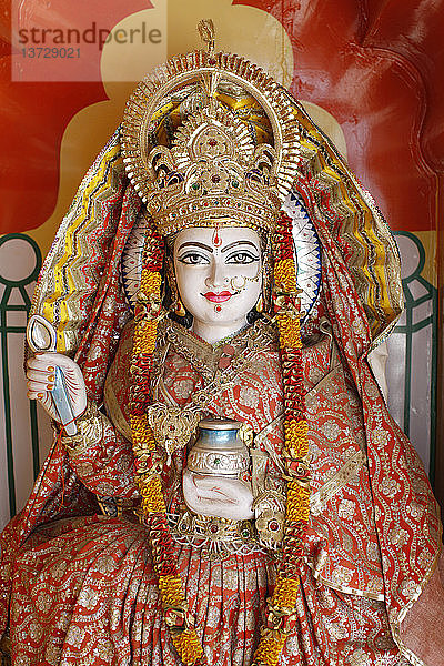 Lakshman-Tempel in Rishikesh  Statue der Annapurna (Parvati gibt Nahrung)