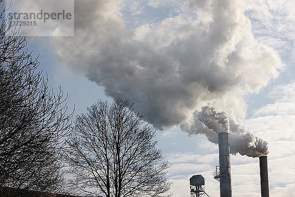 Rauch aus Fabrikschornsteinen  Frankreich