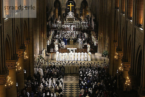 Chrisam-Messe (Ostermittwoch) in der Kathedrale Notre Dame  Paris