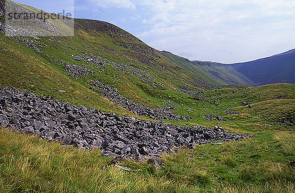 High Cup Nick ist ein klassisches Beispiel für ein U-förmiges Gletschertal  in der Nähe von Dufton  Cumbria  England