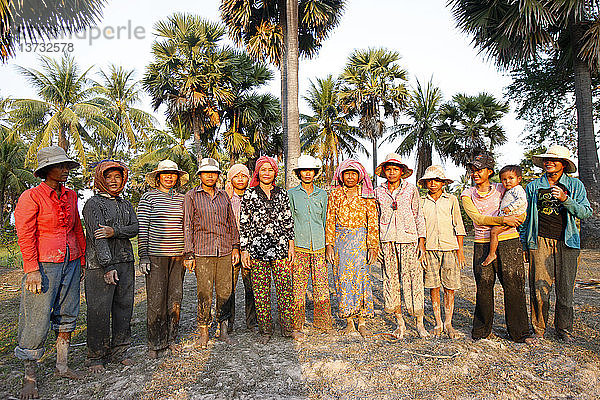 Gruppe von Frauen bei der Arbeit in einem Reisfeld