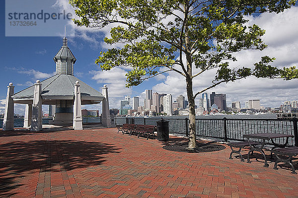 Pavillon an einem Hafen  Boston Harbor  East Boston  Boston  Suffolk County  Massachusetts  USA