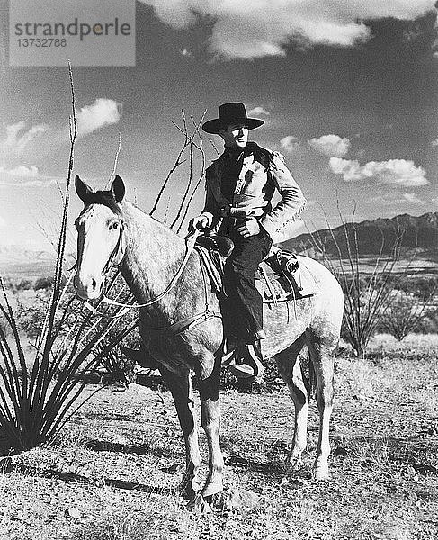 Hollywood  Kalifornien: 1940 Western-Filmstar Gary Cooper auf einem Werbefoto für den Film ´The Westerner´.