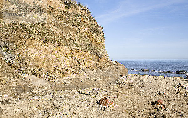 Weiche  bröckelnde Klippen bei Happisburgh  Norfolk  England