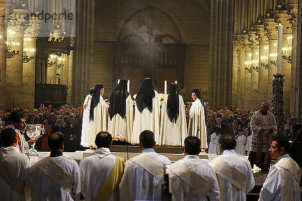 Östliche (orientalische) Messe in der Kathedrale Notre Dame.