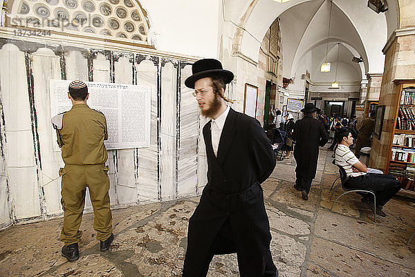 Synagoge in Hebron  Teil der religiösen Stätte  die sowohl bei jüdischen als auch bei muslimischen Gläubigen als Grab der Patriarchen bekannt ist