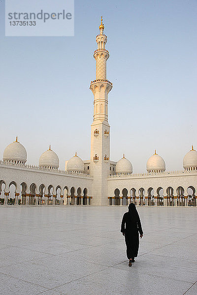 Große Sheikh-Zayed-Moschee. Die größte Moschee in den VAE und eine der 10 größten Moscheen der Welt.