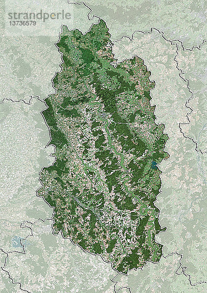 Satellitenbild des Departements Meuse  Frankreich. Es grenzt im Norden an Luxemburg und Belgien. Dieses Bild wurde aus Daten zusammengestellt  die von den Satelliten LANDSAT 5 und 7 erfasst wurden.