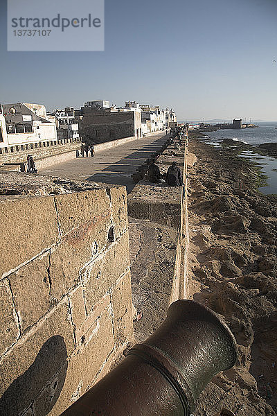 Festungsmauern auf der Stadtmauer  Essaouira  Marokko