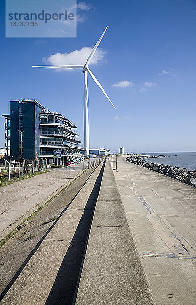 Große Windkraftanlage namens Gulliver von Orbis energy center  Lowestoft  Suffolk  England