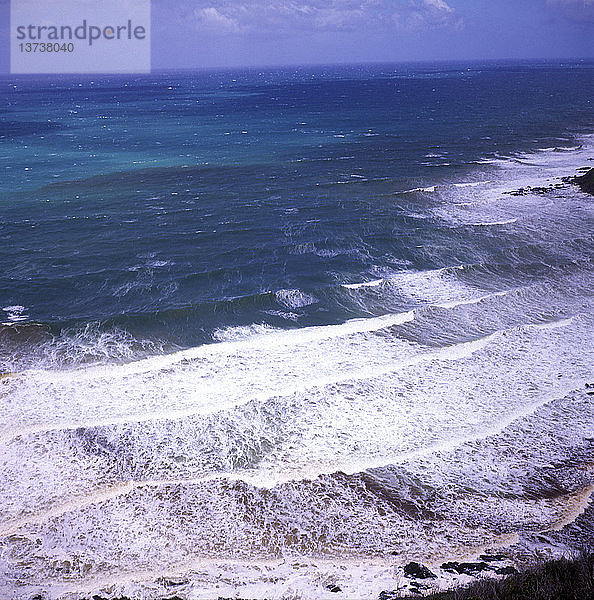 Wellen  die sich von oben brechen  Victoria  Australien