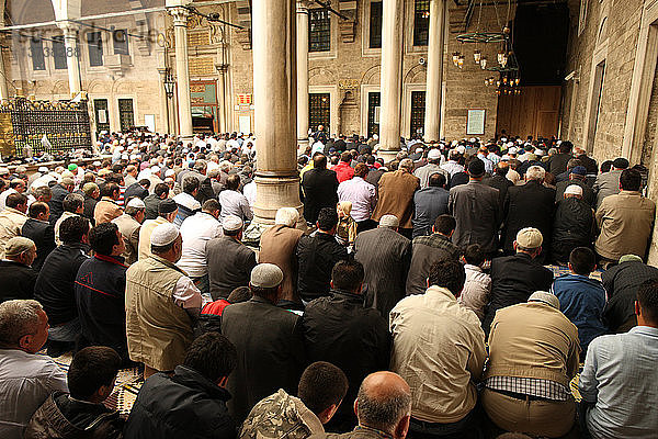 Wöchentliches Freitagsgebet in der Eyap-Moschee