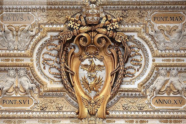 Wappen Adler und Drache  St. Petersdom.