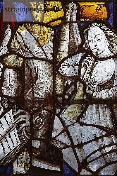 Fragmente von Glasfenstern aus dem XV. und XVI. Jahrhundert in der Kirche Saint Severin  Engel der Musiker  Museum Carnavalet in Paris.