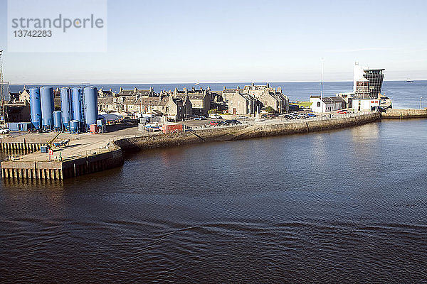 Marine Operation Center  Gehäuse  Lagertanks  Hafen  Aberdeen  Schottland