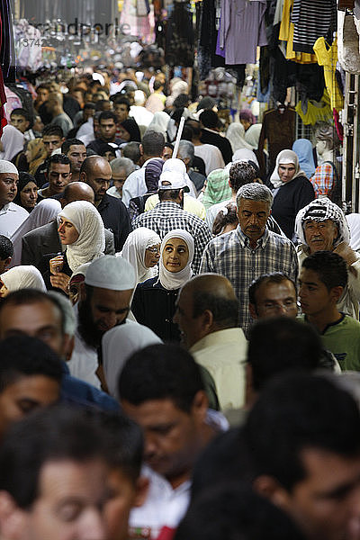 Palästinenser in der Altstadt von Jerusalem während des Ramadan