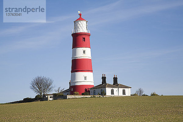 Rot-weiß gestreifter Leuchtturm von Happisburgh  Norfolk  England