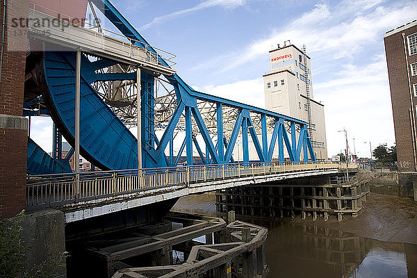 Drypool-Brücke und Industriegebäude am Fluss Hull  Hull  Yorkshire  England