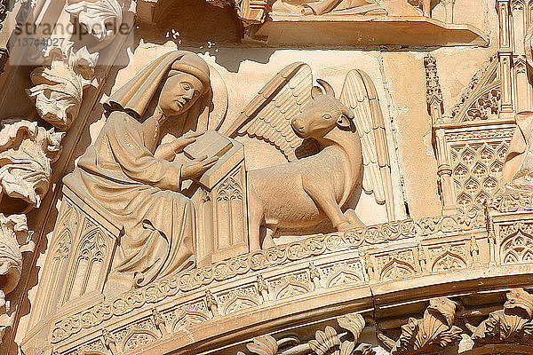 Kloster Batalha  der Evangelist Lukas und das Rind  sein Symbol
