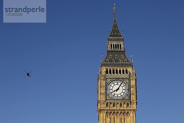 Big Ben und Hubschrauber  London  Großbritannien.