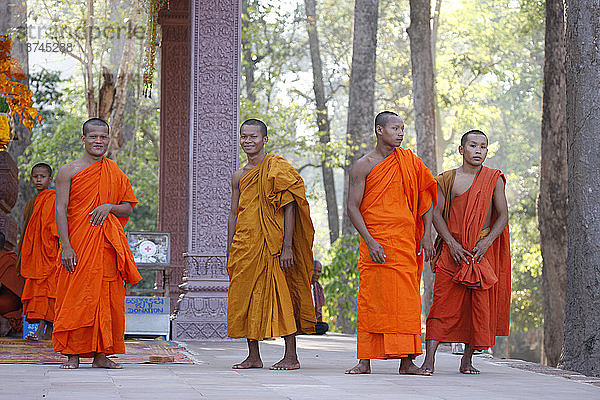Klösterliches Leben in einer kambodschanischen buddhistischen Pagode.