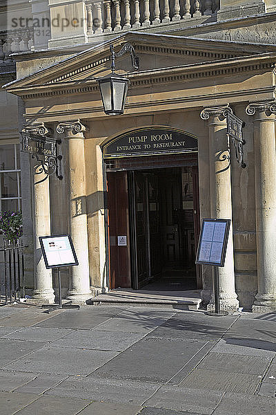 Eingang zum Pump Room  Bath  England