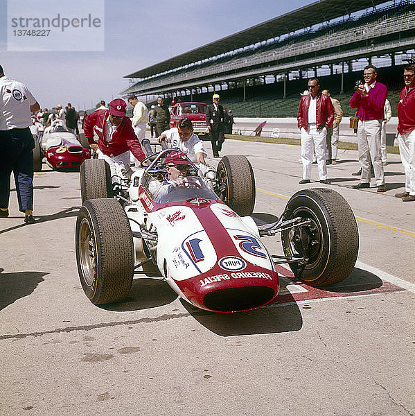 Seitlich umgedreht. Indianapolis 500 im Jahr 1964.