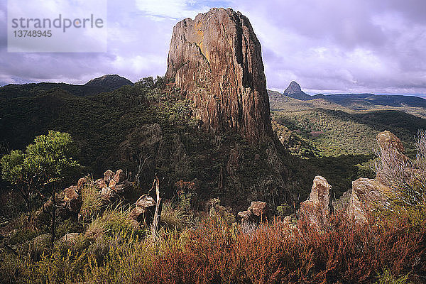 Crater Bluff und Tonduran Spire  Warrumbungle National Park  New South Wales  Australien