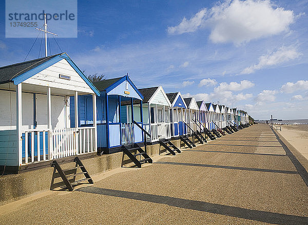 Bunte Strandhütten in Southwold  Suffolk  England