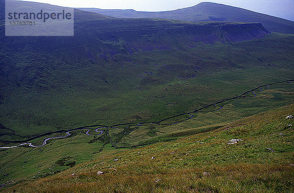 High Cup Nick ist ein klassisches Beispiel für ein U-förmiges Gletschertal  in der Nähe von Dufton  Cumbria  England