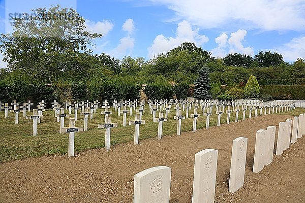 Commonweatlth war Graves  französischer Soldatenfriedhof mit den Gräbern von 328 Kolumbianern  Engländern  Niederländern und Afrikanern  die in den Jahren 1914-1918 für Frankreich gefallen sind.