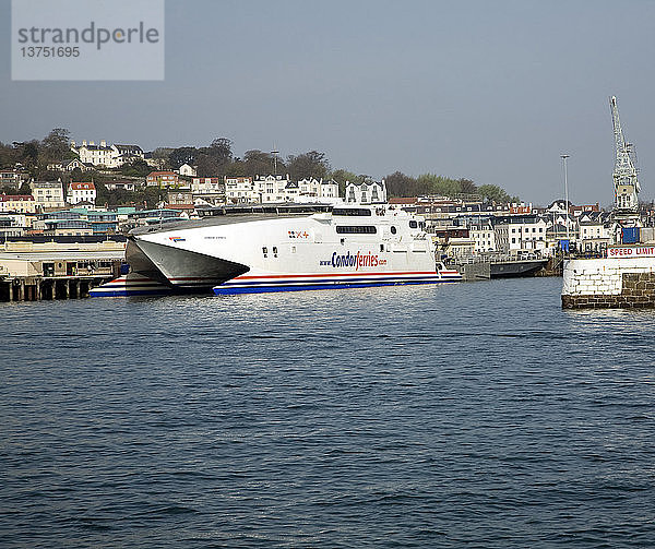 Schnellfähre von Condor Ferries  St. Peter Port  Guernsey  Kanalinseln  UK