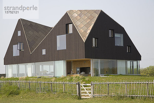 Modernes Haus am Strand von Thorpeness  Suffolk  England