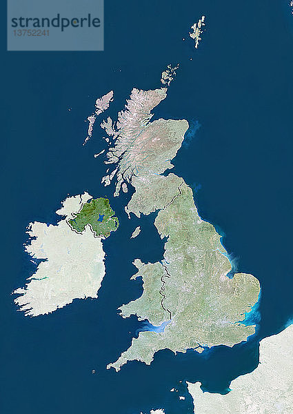 Satellitenbild des Vereinigten Königreichs mit Nordirland. Dieses Bild wurde aus Daten zusammengestellt  die von den Satelliten LANDSAT 5 und 7 erfasst wurden.