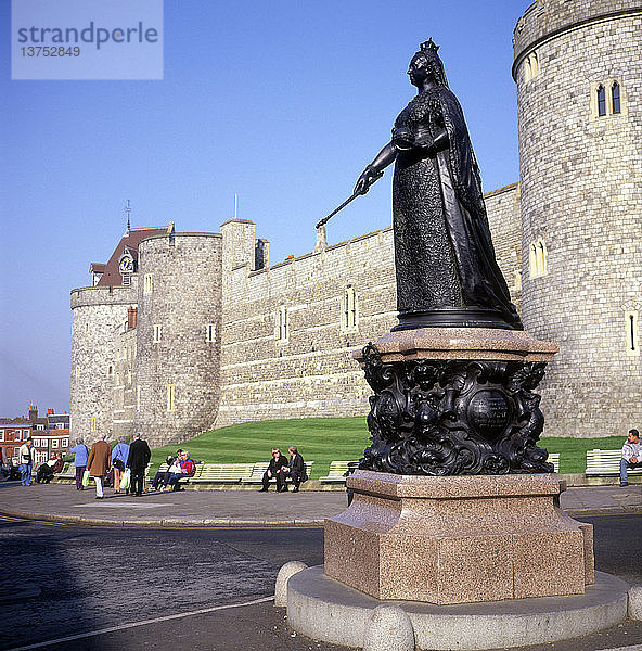 Statue von Königin Victoria  Schloss Windsor  Berkshire  England