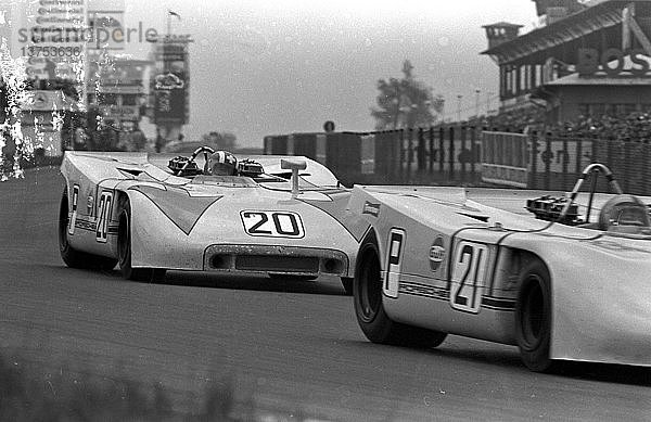 Der Porsche 908 von Pedro Rodriguez-Leo Kinnunnen vor dem Schwesterauto von Teamkollege Jo Siffert´. 1000-Kilometer-Rennen auf dem Nürburgring  Deutschland  31. Mai 1970. '