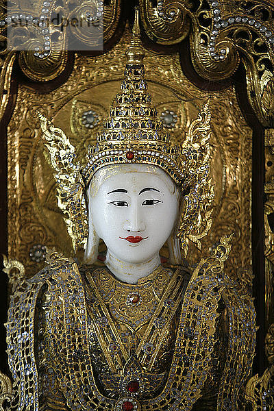 Buddha aus burmesischem Marmor. Dharmikarama-Tempel. Penang