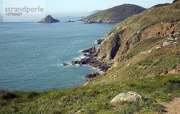 Inselchen Grande Faunconniere und Jethou von der Insel Herm  Kanalinseln  Großbritannien