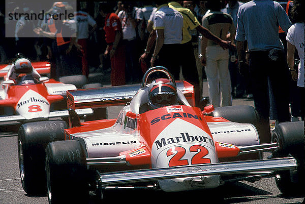 Mario Andretti in einem Alfa Romeo 179. Ausgeschieden wegen eines Unfalls in der ersten Kurve mit Andrea de Cesaris in einem McLaren. GP von Monaco  31. Mai 1981.
