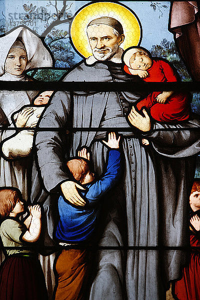 Glasmalerei  Leben des Heiligen Vinzenz von Paul in der Kirche Saint-Sateverin '