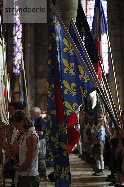 Traditionalistische katholische Pilgermesse in der Kathedrale von Chartres