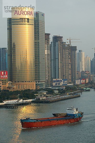 Yangtze-Fluss und Pudong  Shanghai  Shanghai  China.