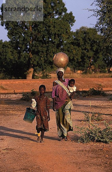 Water chore  Ouagadougou  Burkina Faso .