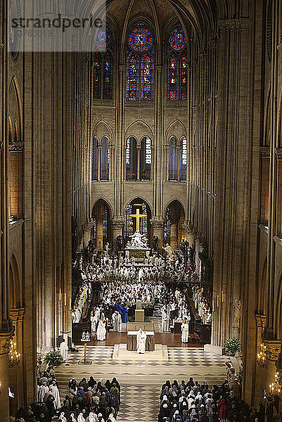 Feierlichkeiten in der Kathedrale Notre Dame  Paris