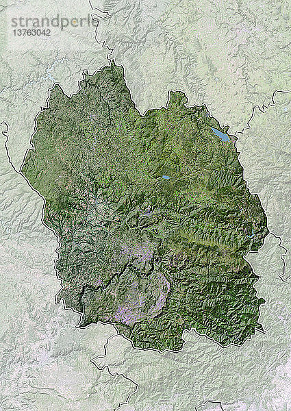 Satellitenbild mit Bodenwelleneffekt des Departements Lozere  Frankreich. Im Südwesten befinden sich die Causses  eine Reihe von trockenen Hochebenen  die vom Fluss Tarn begrenzt werden. Dieses Bild wurde aus Daten der Satelliten LANDSAT 5 und 7 in Kombination mit Höhendaten erstellt.